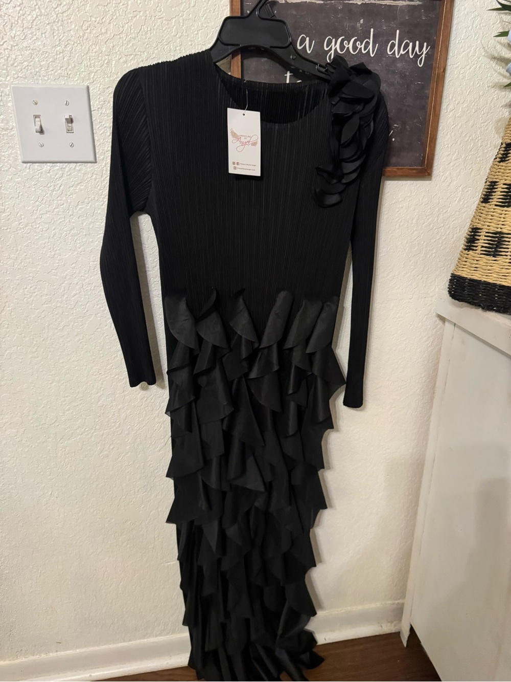 New with tags!!!Women's Black Ruffle Long Sleeve Maxi Dress dress like an angel